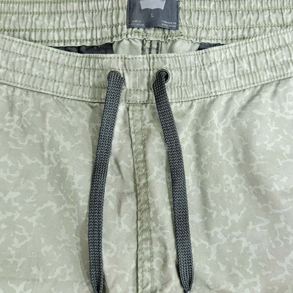 Levi's L Men's Olive Green Camo Print Jogger Pants - Picture 2 of 5